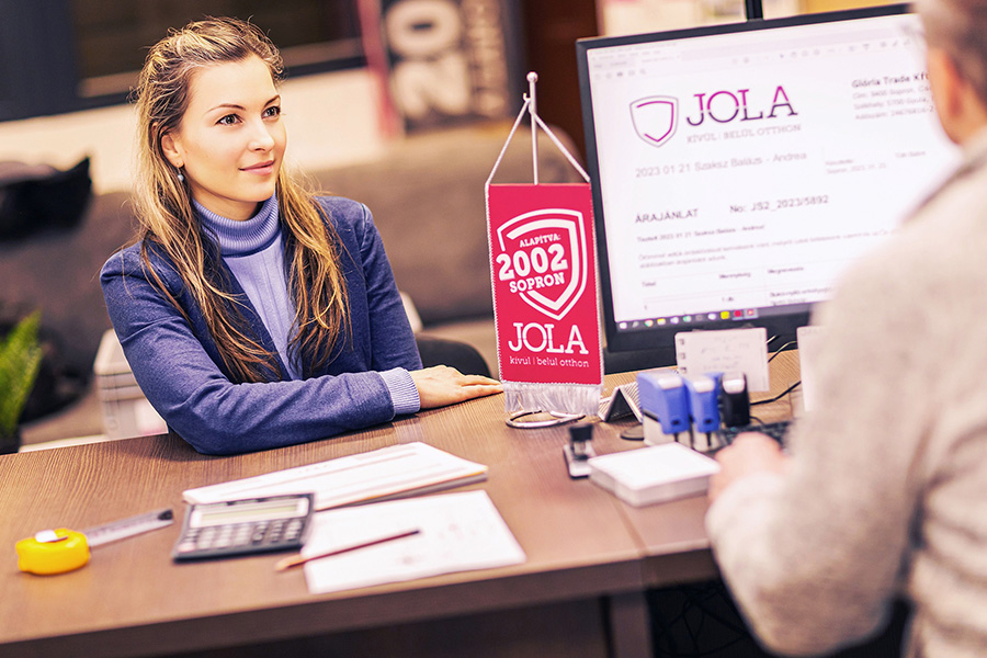 A jola története Műanyag bejárati ajtók
