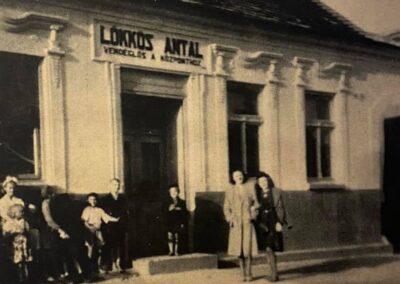 Lökkös Árpád - Vendéglős a központhoz